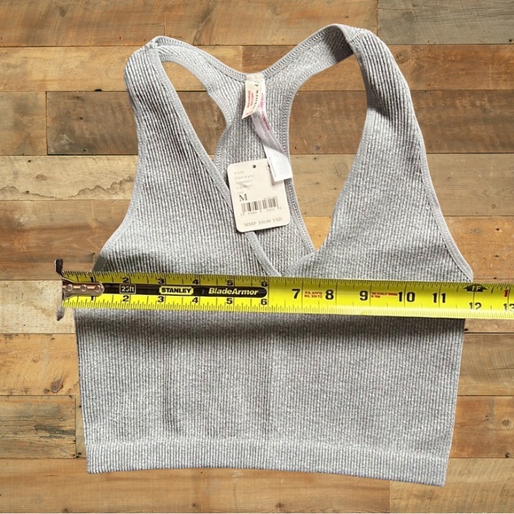 Free Throw Scoop Neck Cropped Top - Picture 4 of 12